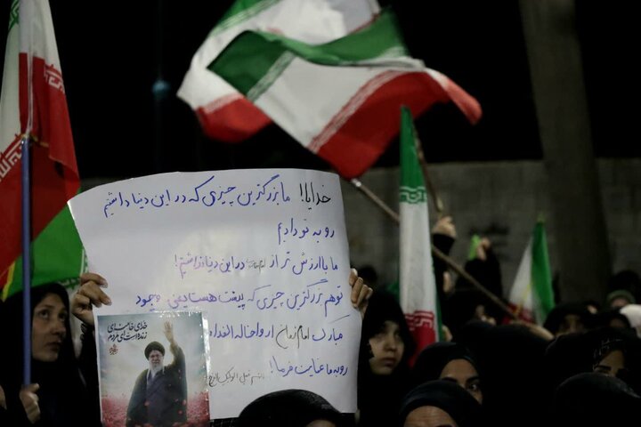 تصاویر/ وداع حماسی با شهید محمددهقان دهنوی در اجتماع شبانه مردم مهریز
