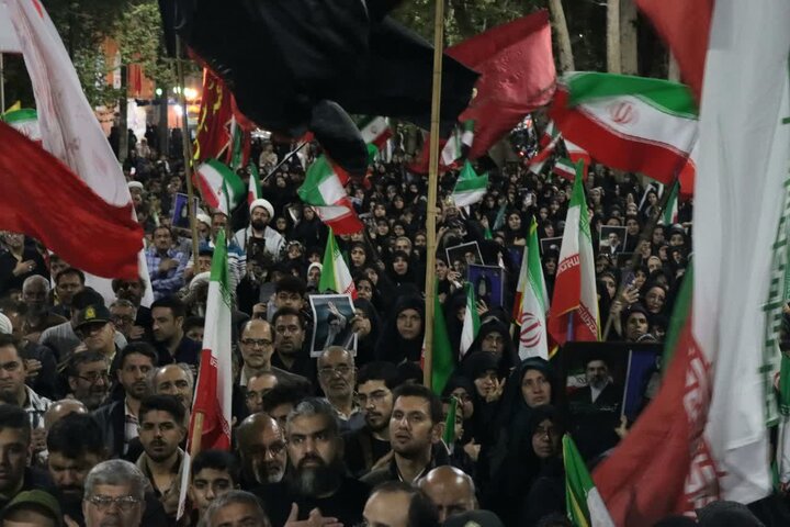 تصاویر/ وداع حماسی با شهید محمددهقان دهنوی در اجتماع شبانه مردم مهریز