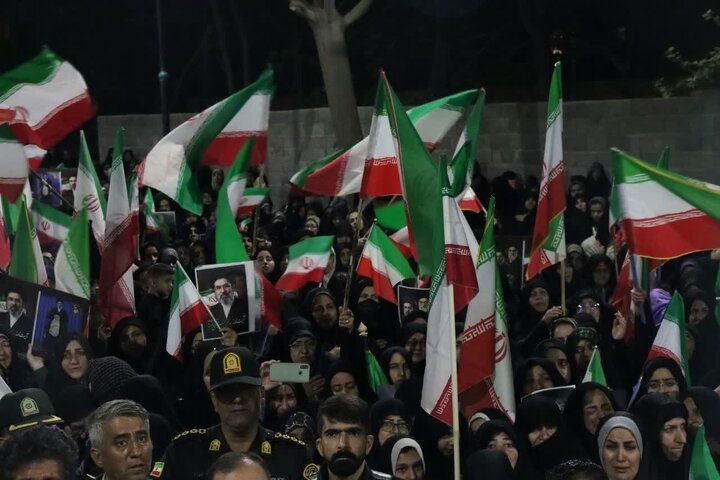 تصاویر/ وداع حماسی با شهید محمددهقان دهنوی در اجتماع شبانه مردم مهریز