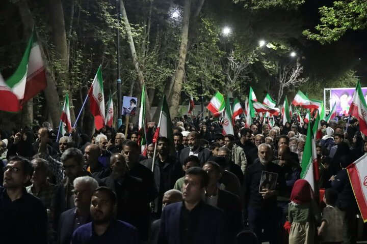 تصاویر/ وداع حماسی با شهید محمددهقان دهنوی در اجتماع شبانه مردم مهریز