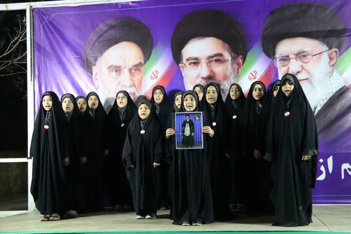 تصاویر/ وداع حماسی با شهید محمددهقان دهنوی در اجتماع شبانه مردم مهریز
