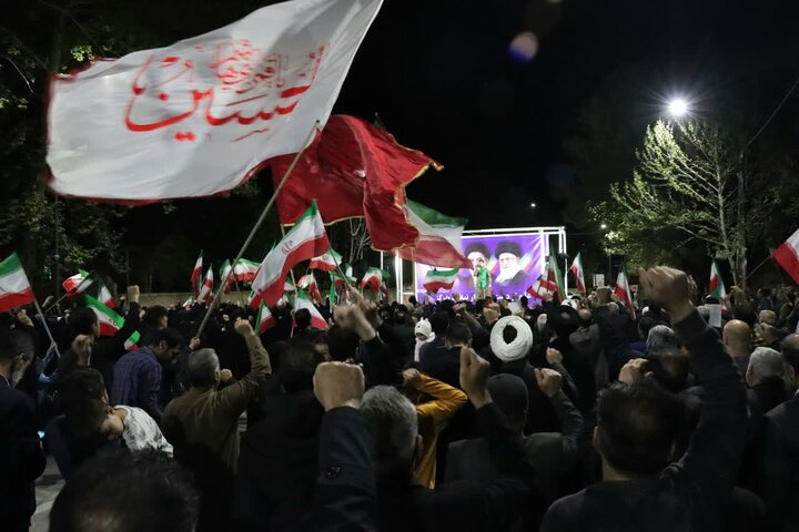 تصاویر/ وداع حماسی با شهید محمددهقان دهنوی در اجتماع شبانه مردم مهریز