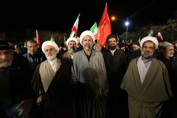 تصاویر/ وداع با پنج شهید خانواده نصرآزادانی از شهدای جنایات اخیر آمریکایی صهیونی در اصفهان
