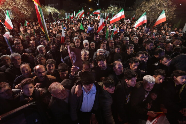 تصاویر/ وداع با پنج شهید خانواده نصرآزادانی از شهدای جنایات اخیر آمریکایی صهیونی در اصفهان