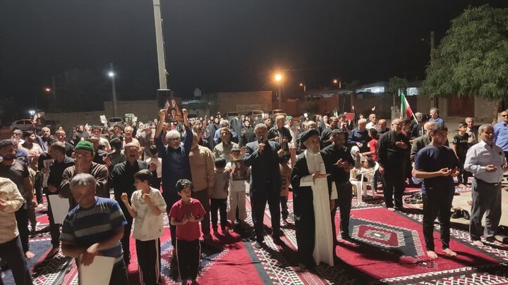 تصاویر/ میدان‌داری مردم روستای قرآنی چارک در بیست و سومین شب حمایت از نظام