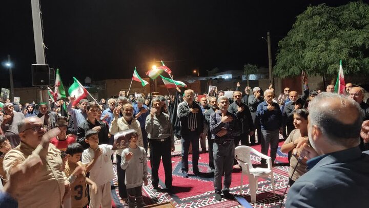 تصاویر/ میدان‌داری مردم روستای قرآنی چارک در بیست و سومین شب حمایت از نظام