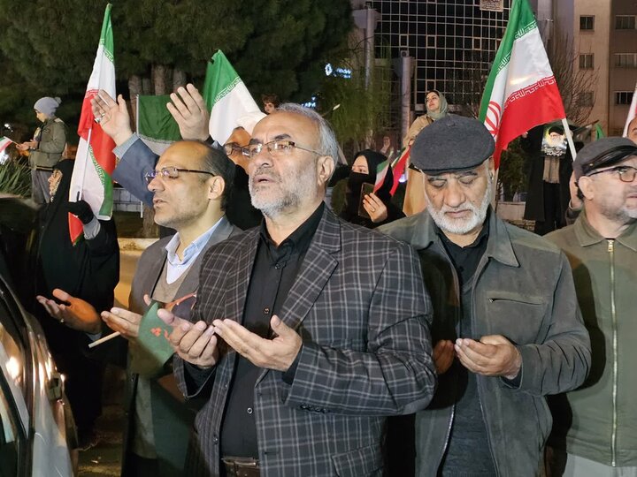 تصاویر/تجمع مردمی سنندج در حمایت از ایران اسلامی