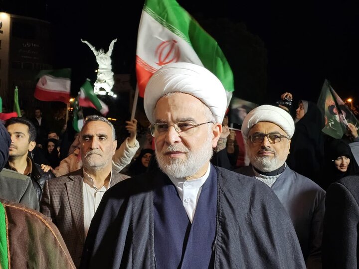 تصاویر/تجمع مردمی سنندج در حمایت از ایران اسلامی