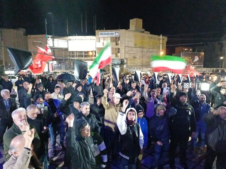 تصاویر/بیست و سومین شب حضور پرشور مردم ولایتمدار مامونیه در تجدید بیعت با آرمان‌های انقلاب در شبی بارانی