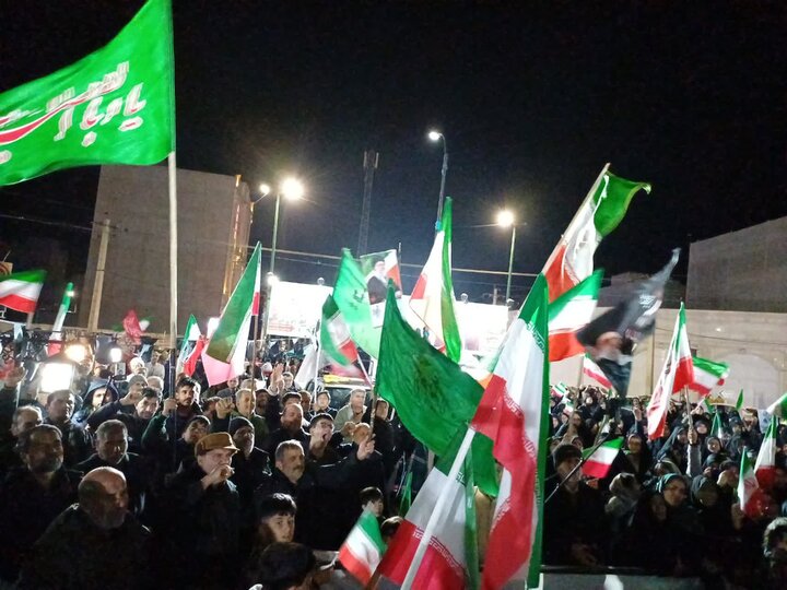 تصاویر/بیست و سومین شب حضور پرشور مردم ولایتمدار مامونیه در تجدید بیعت با آرمان‌های انقلاب در شبی بارانی