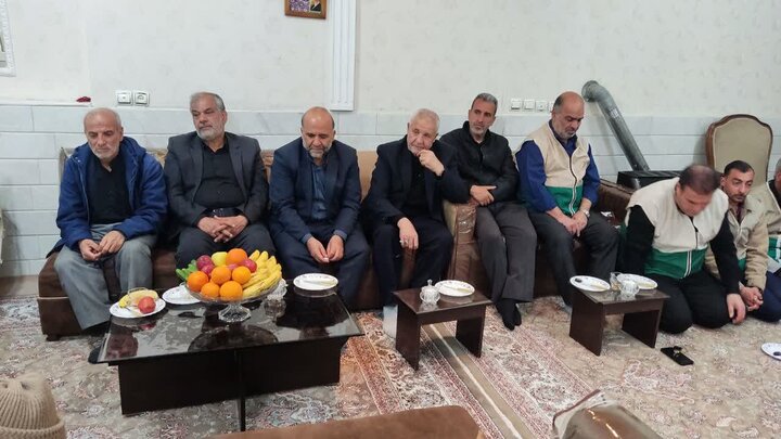 تصاویر/دیدار با خانواده شهدای جنگ رمضان در خمین