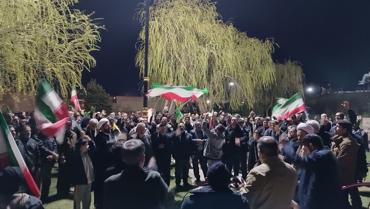 تصاویر / اجتماع مردم اقبالیه در حمایت از نیروهای مسلح وپاسخ به رئیس جمهور جنایتکار آمریکا
