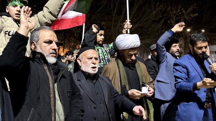 تصاویر / اجتماع مردم اقبالیه در حمایت از نیروهای مسلح وپاسخ به رئیس جمهور جنایتکار آمریکا