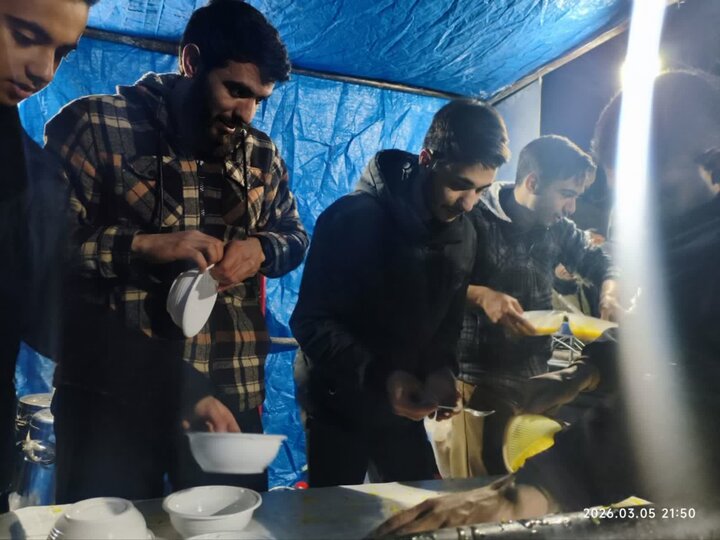 تصاویر/فعالیت طلاب مدرسه علمیه امام خمینی (ره)خمین در تکیه حضرت ام البنین