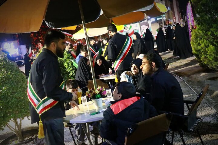 تصاویر/ کافه رستوران قرآنی در میدان آزادی کرمان
