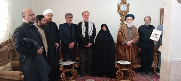تصاویر / دیدار مدیر حوزه علمیه استان همدان با خانواده معظم شهدای جنگ رمضان
