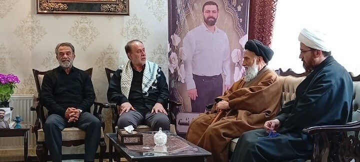 تصاویر / دیدار مدیر حوزه علمیه استان همدان با خانواده معظم شهدای جنگ رمضان