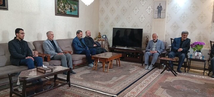 تصاویر / دیدار مدیر حوزه علمیه استان همدان با خانواده معظم شهدای جنگ رمضان