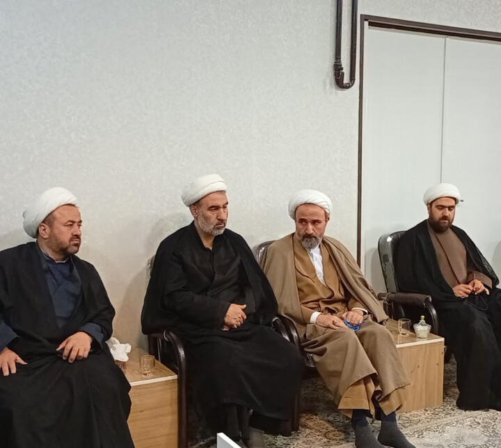 تصاویر / برگزاری نشست تبیینی با حضور ائمه جماعات مساجد و مبلّغین شهرستان فامنین با حضور امام جمعه شهرستان