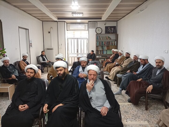تصاویر / برگزاری نشست تبیینی با حضور ائمه جماعات مساجد و مبلّغین شهرستان فامنین با حضور امام جمعه شهرستان