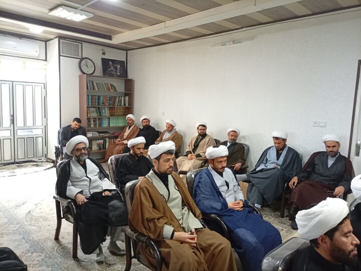 تصاویر / برگزاری نشست تبیینی با حضور ائمه جماعات مساجد و مبلّغین شهرستان فامنین با حضور امام جمعه شهرستان