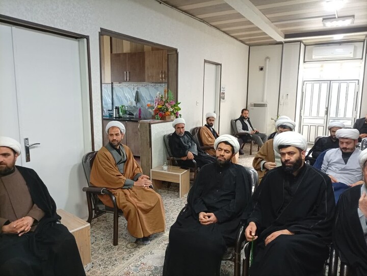 تصاویر / برگزاری نشست تبیینی با حضور ائمه جماعات مساجد و مبلّغین شهرستان فامنین با حضور امام جمعه شهرستان