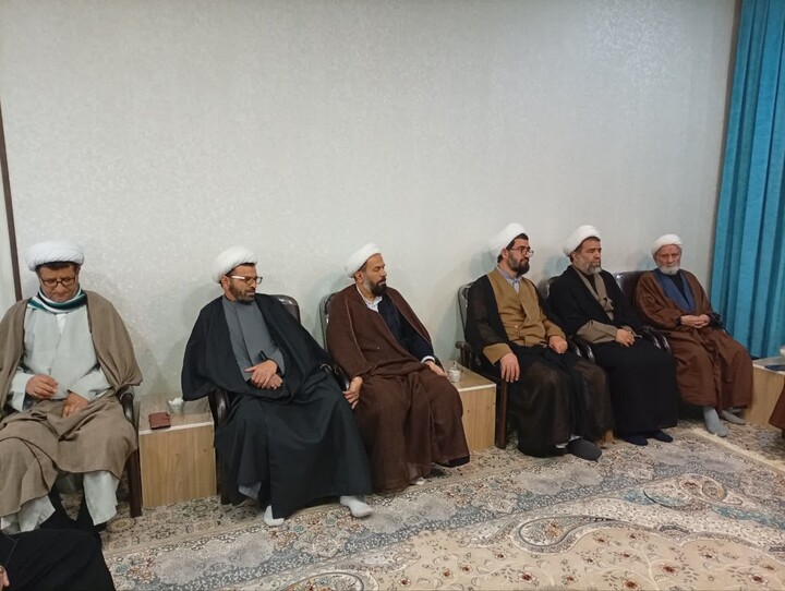 تصاویر / برگزاری نشست تبیینی با حضور ائمه جماعات مساجد و مبلّغین شهرستان فامنین با حضور امام جمعه شهرستان