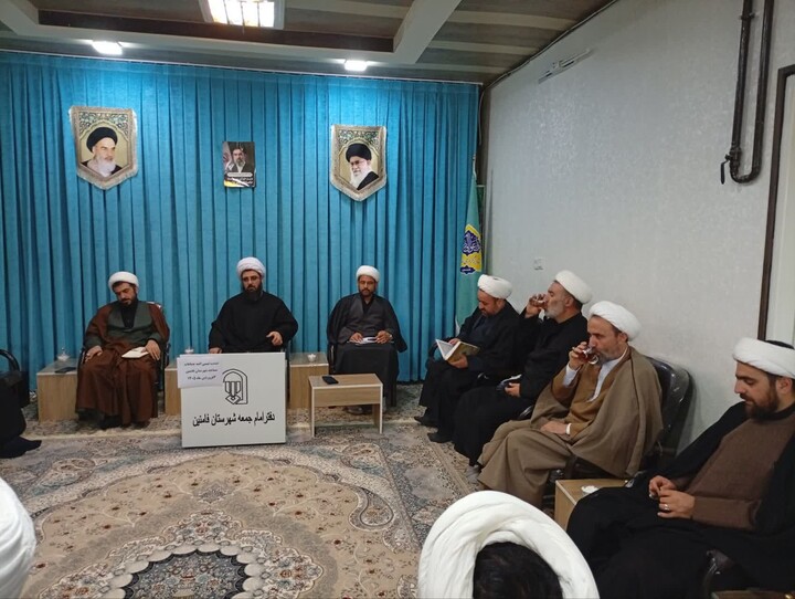 تصاویر / برگزاری نشست تبیینی با حضور ائمه جماعات مساجد و مبلّغین شهرستان فامنین با حضور امام جمعه شهرستان