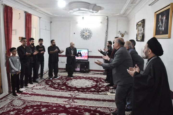 تصاویر/دیدار نماینده ولی فقیه در لرستان با خانواده جمعی از شهدای جنگ رمضان در خرم آباد