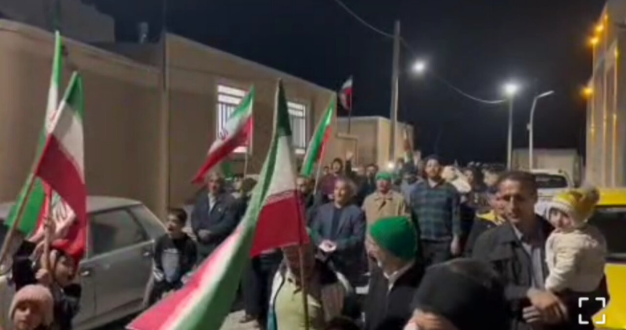 فیلم| ادامه راهپیمایی های شبانه در شهر خضرآباد
