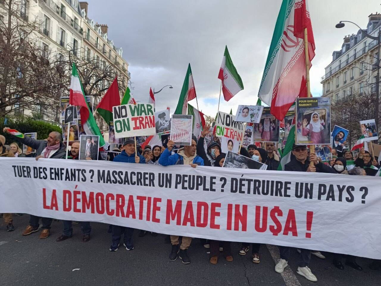 Manifestation d’ampleur à Paris en soutien à l’Iran et en protestation contre les attaques américaines et israéliennes