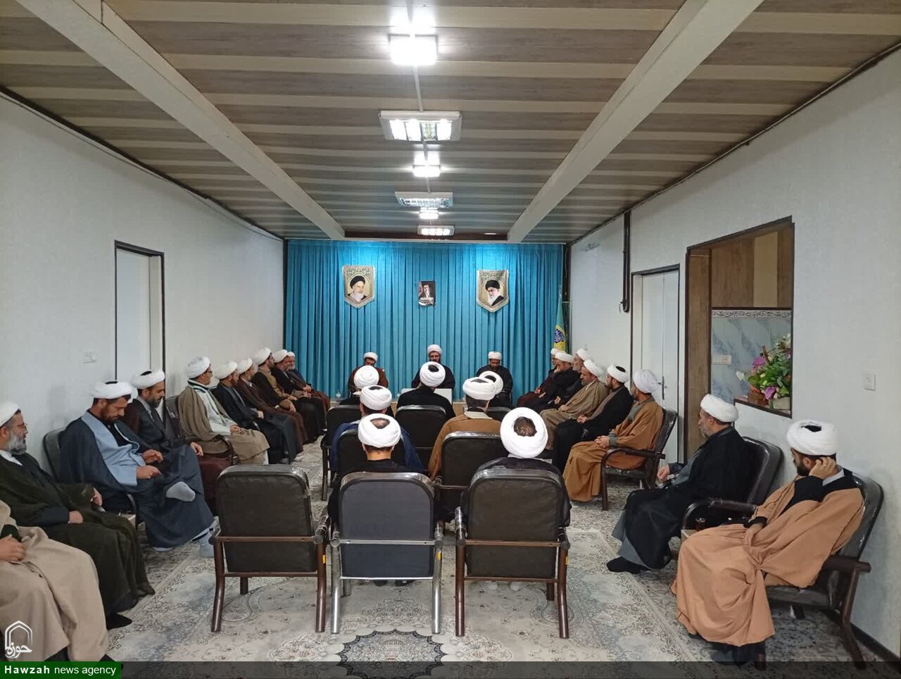 تصاویر / برگزاری نشست تبیینی ائمه جماعات مساجد و مبلّغین شهرستان فامنین با حضور امام جمعه شهرستان
