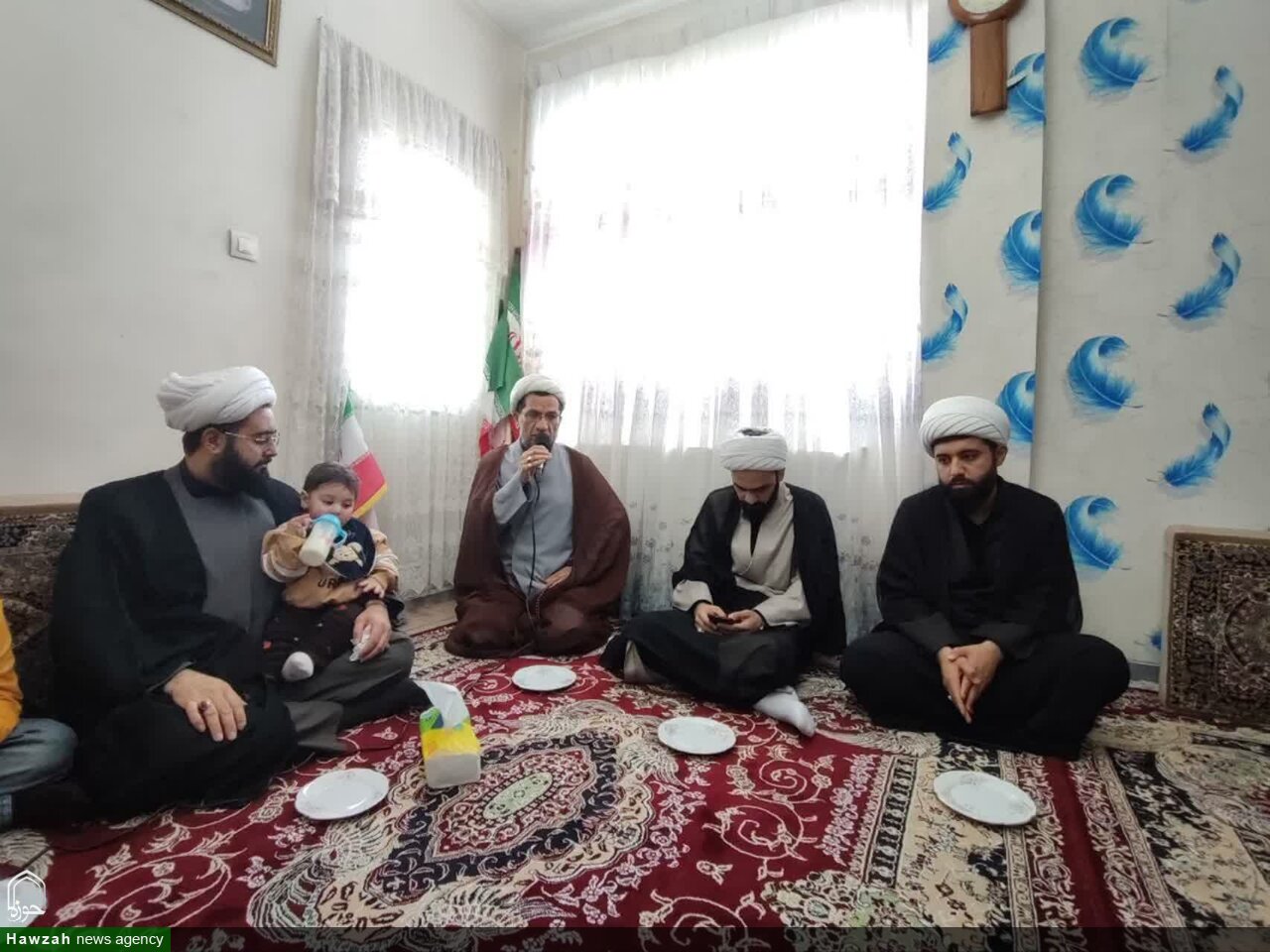 تجلیل اساتید و طلاب حوزه علمیه همدان از خانواده شهید جنگ رمضان