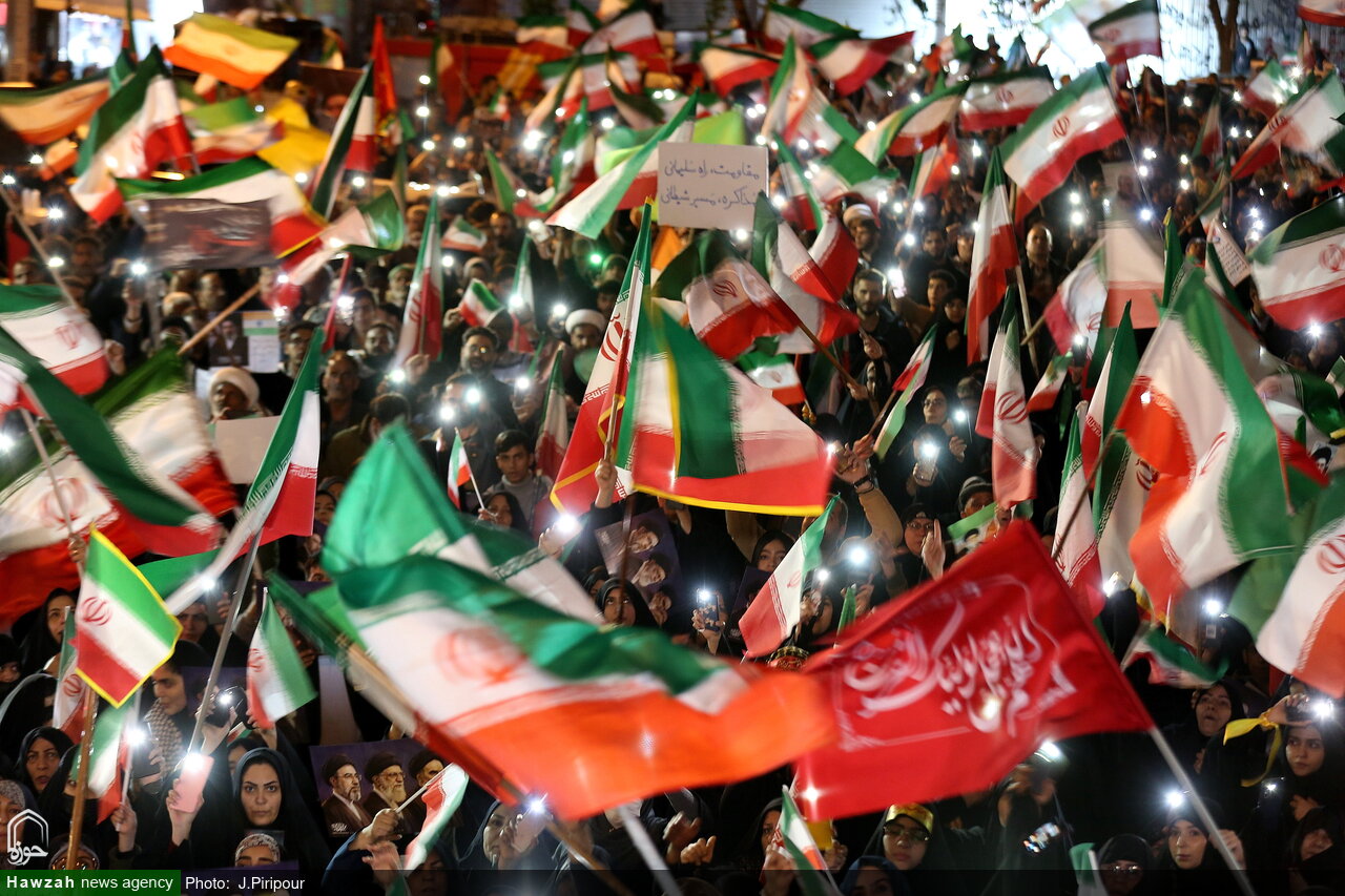 ملت ایران تا پیروزی نهایی ایستاده است