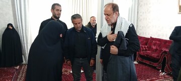 تصاویر / دیدار نوروزی نائب رئیس مجلس شورای اسلامی با خانواده‌های شهدا