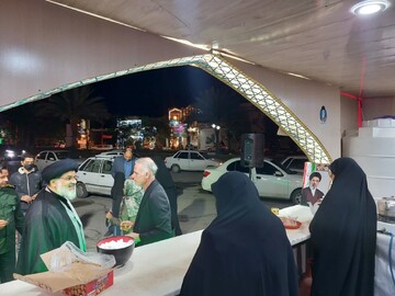 تصاویر/ بازدید امام جمعه بافق از موکب های بانوان در جنگ رمضان