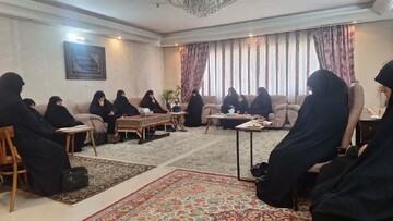 زاویه نگاه حضرت زینب(س)، آرامبخش و راهنمای ما در سختی ها است