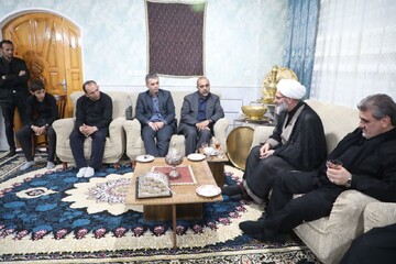 انسجام و حضور مردم، تداوم راه شهیدان را تضمین می‌کند