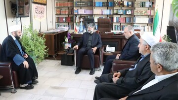 ائمه جمعه و جماعت نقش مؤثری در گسترش فرهنگ صلح و سازش دارند