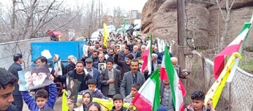 تصاویر/ راهپیمایی با شکوه مردم شهیدپرور گازرخان از روستاهای الموت جنب قلعه حسن صباح الموت در بیعت با رهبری معظم انقلاب اسلامی