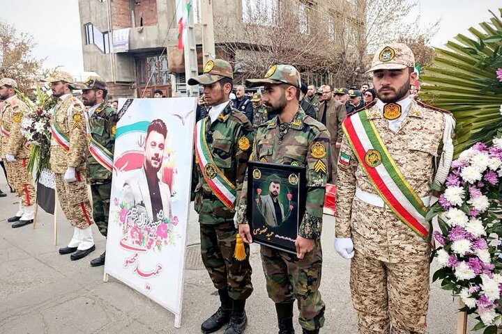 تصاویر/ تشییع پیکر مطهر شهید حمید مخصوصی در سلماس