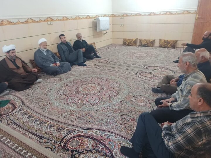 تصاویر/ دیدار امام جمعه برازجان با شهدای جنگ رمضان