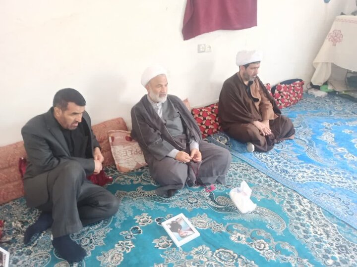 تصاویر/ دیدار امام جمعه برازجان با شهدای جنگ رمضان