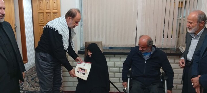 تصاویر / دیدار نوروزی نائب رئیس مجلس شورای اسلامی با خانواده‌های شهدا