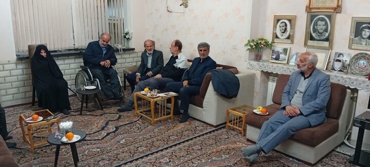 تصاویر / دیدار نوروزی نائب رئیس مجلس شورای اسلامی با خانواده‌های شهدا