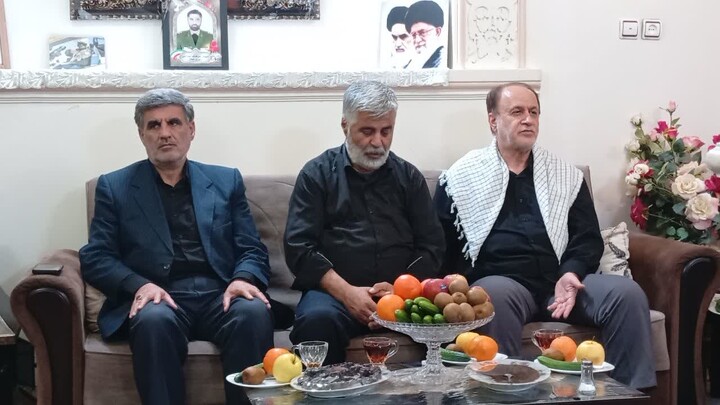 تصاویر / دیدار نوروزی نائب رئیس مجلس شورای اسلامی با خانواده‌های شهدا