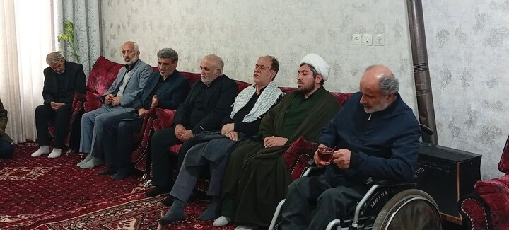 تصاویر / دیدار نوروزی نائب رئیس مجلس شورای اسلامی با خانواده‌های شهدا