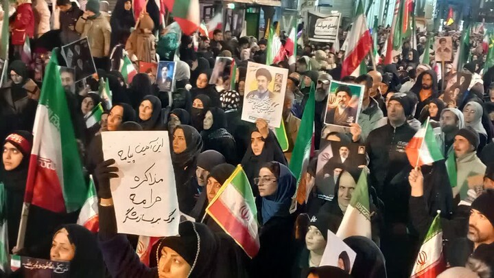 تصاویر / برگزاری تجمع هم‌بستگی و انتقام‌جویی مردم ملایر