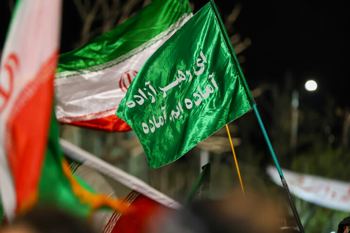 تصاویر / مردم تبریز خیابان‌ها را رها نمی‌کنند