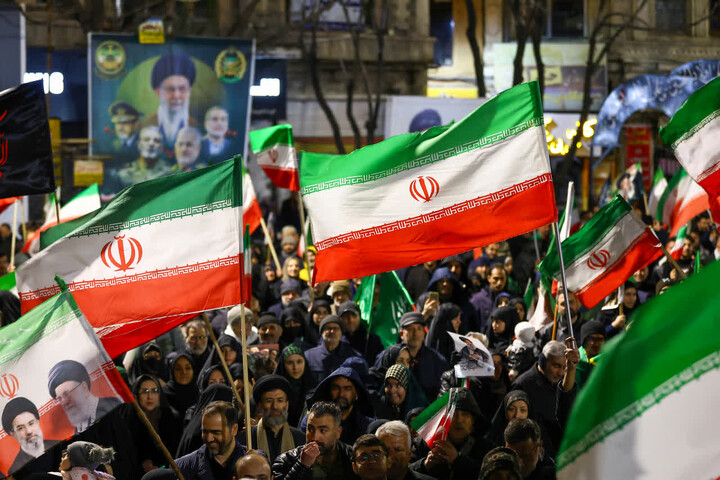 تصاویر / مردم تبریز خیابان‌ها را رها نمی‌کنند
